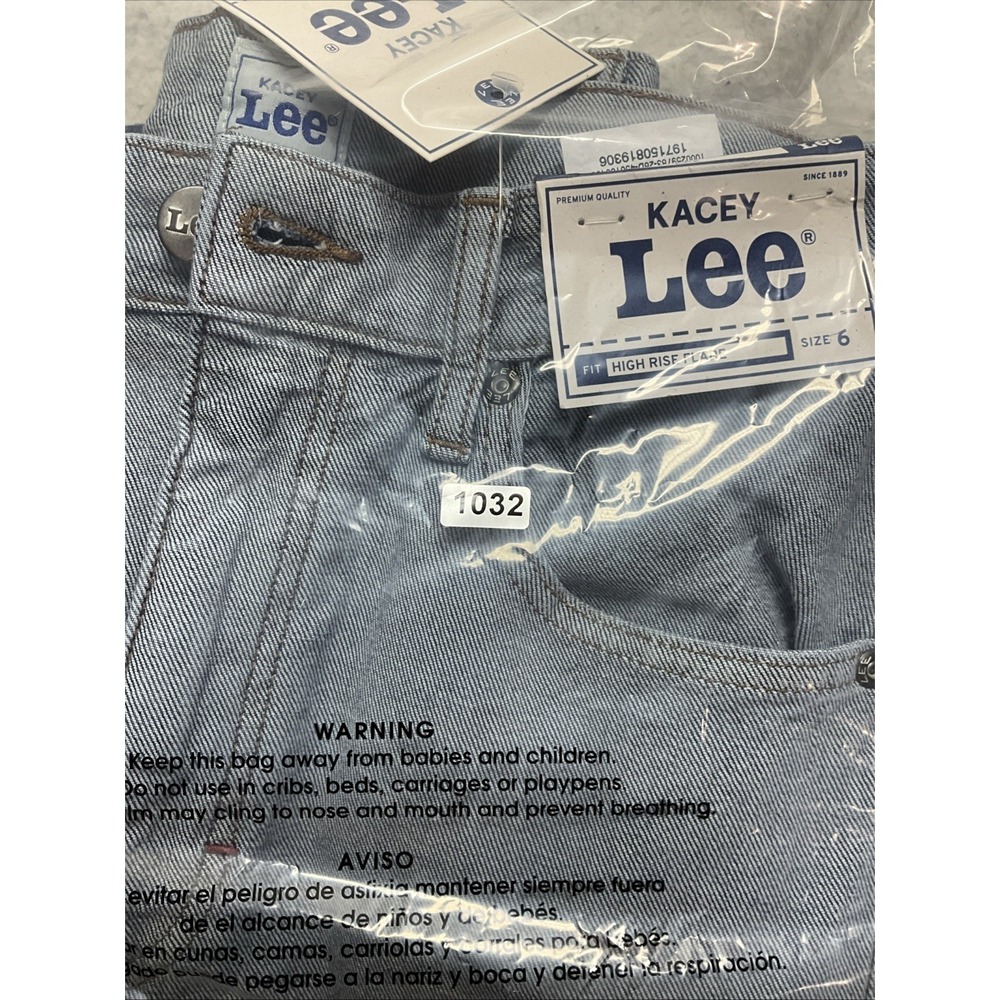 Lee Women’s Two-Tone Blue High-Waist Jeans - Picture 9 of 9